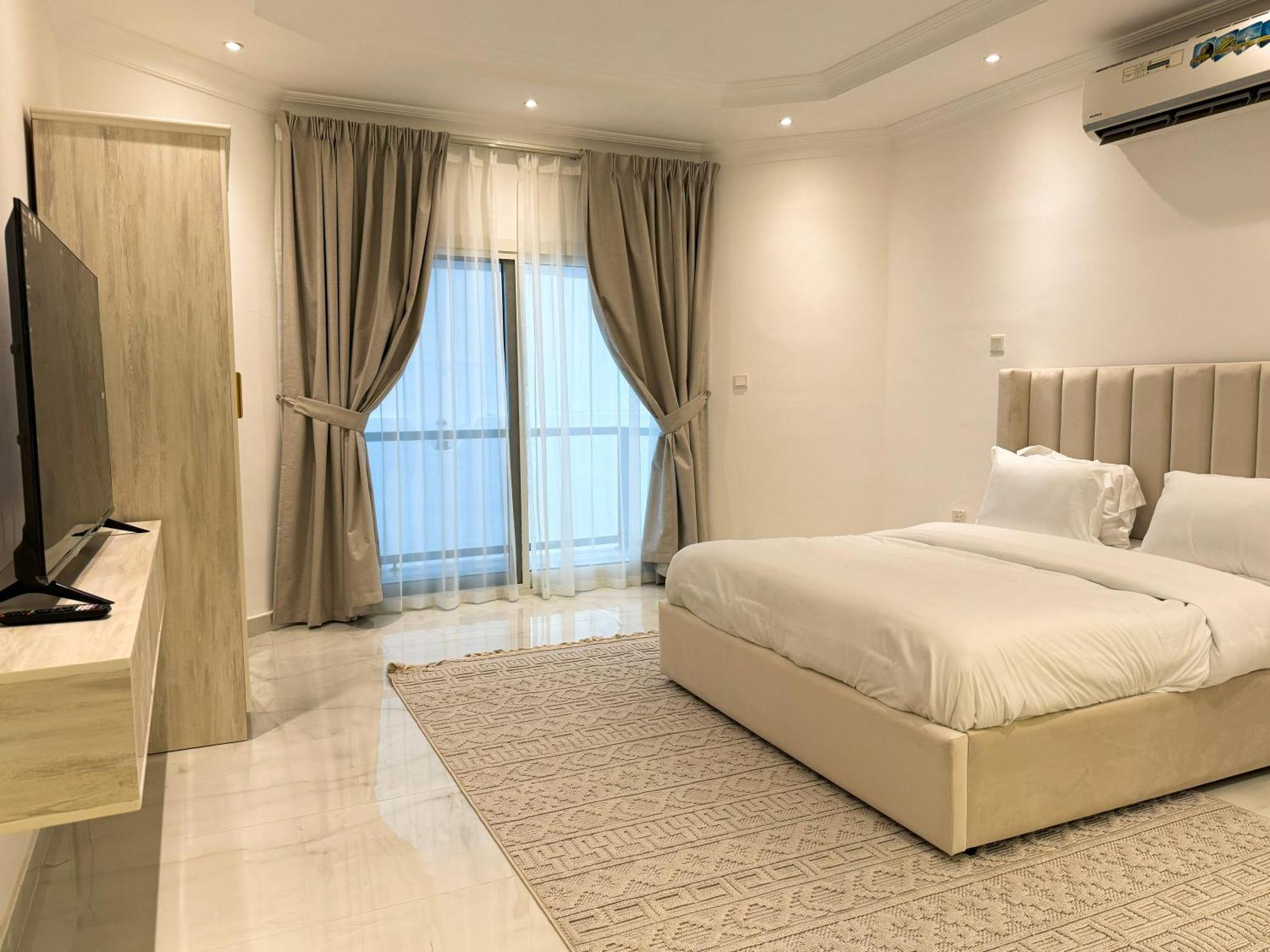 Beautiful Private With Pool Villa Dubai