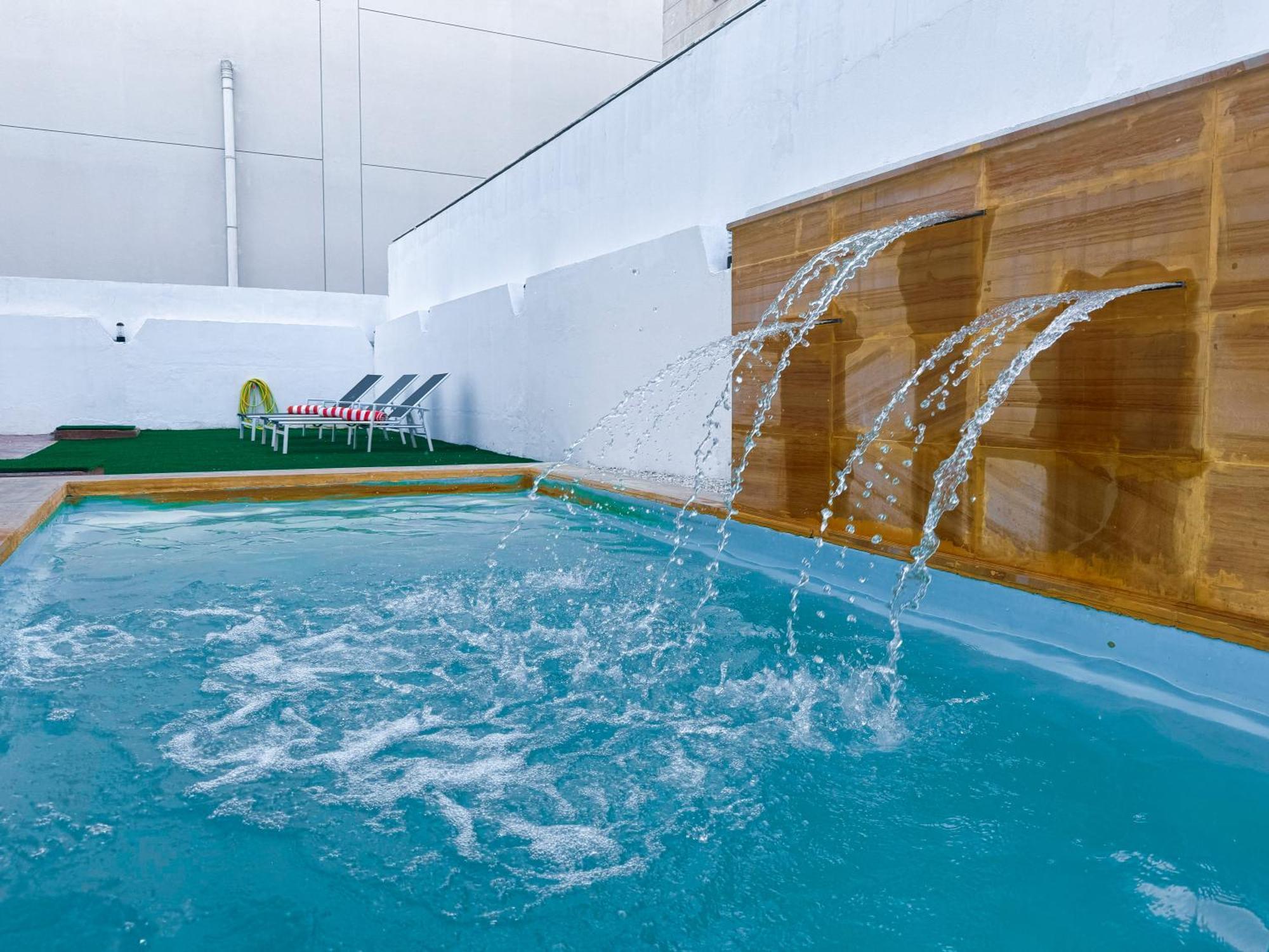 Beautiful Private With Pool Villa Dubai