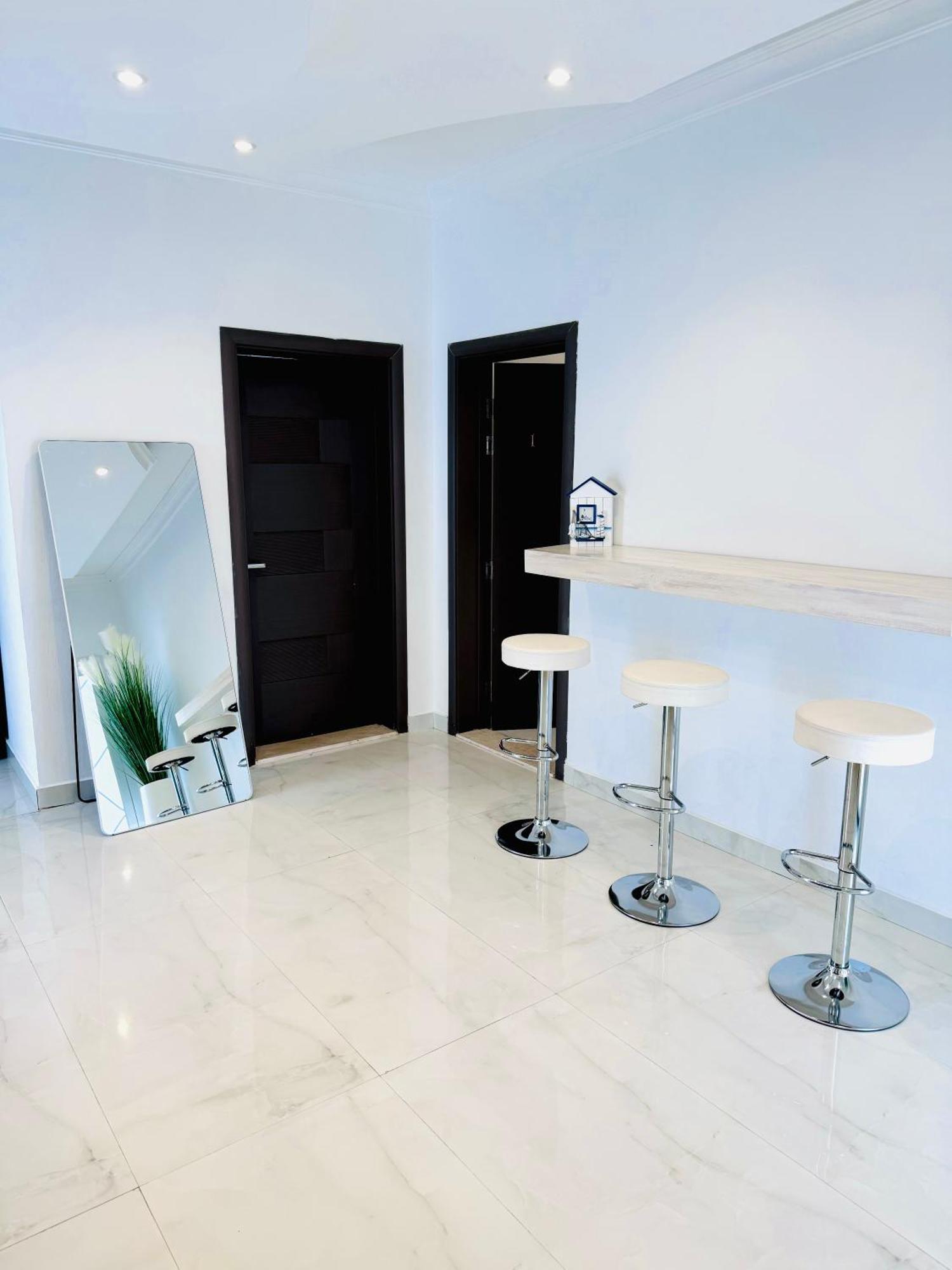 Beautiful Private With Pool Dubai