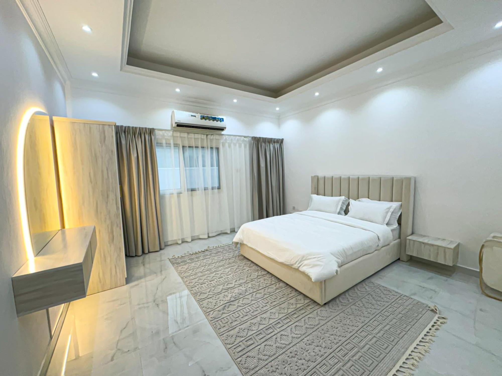 Beautiful Private With Pool Dubai