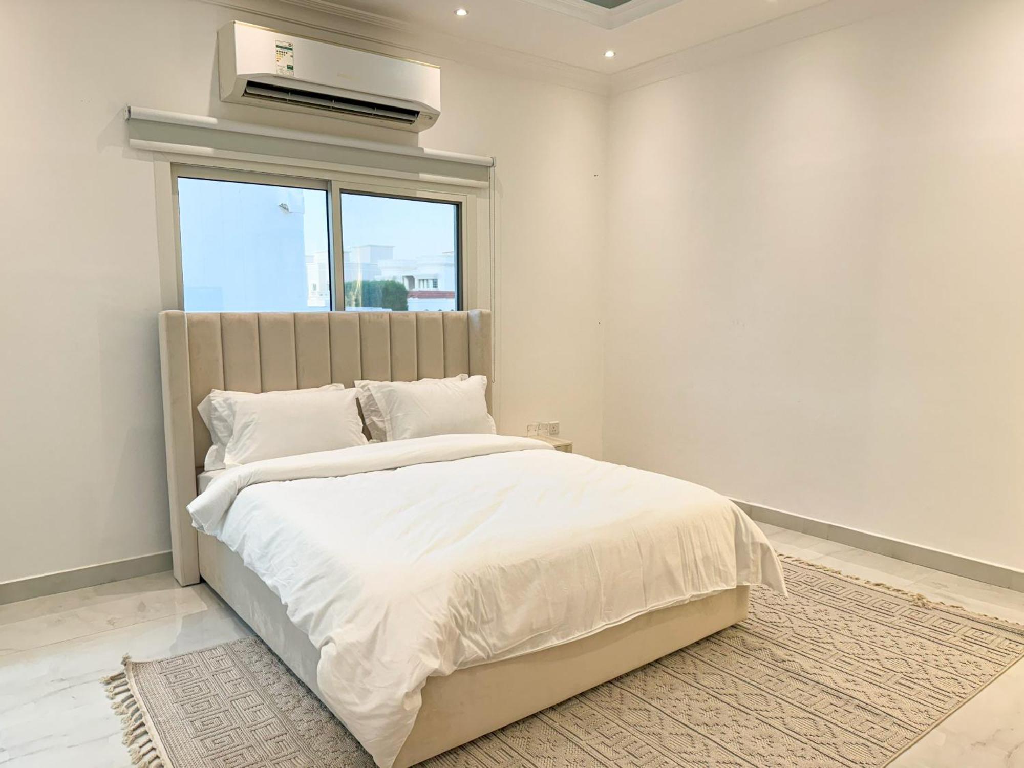 Beautiful Private With Pool * Dubai